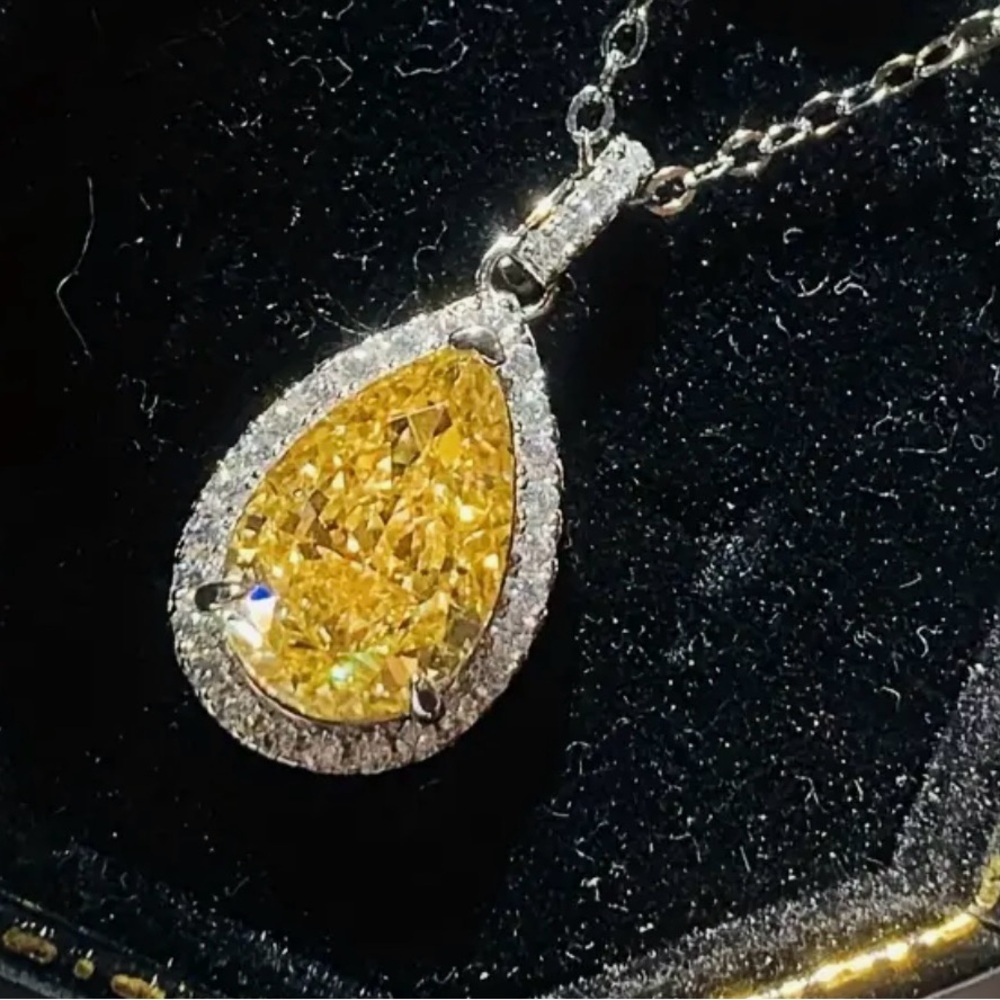 Synthetic Topez &  Diamond necklace
NEW W/O tags
